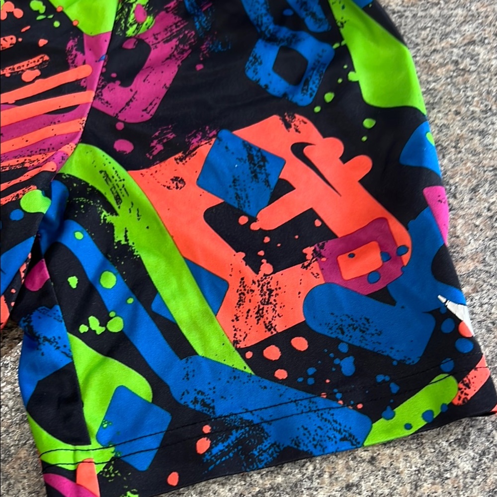 Nike neon graphic size small - Picture 2 of 6